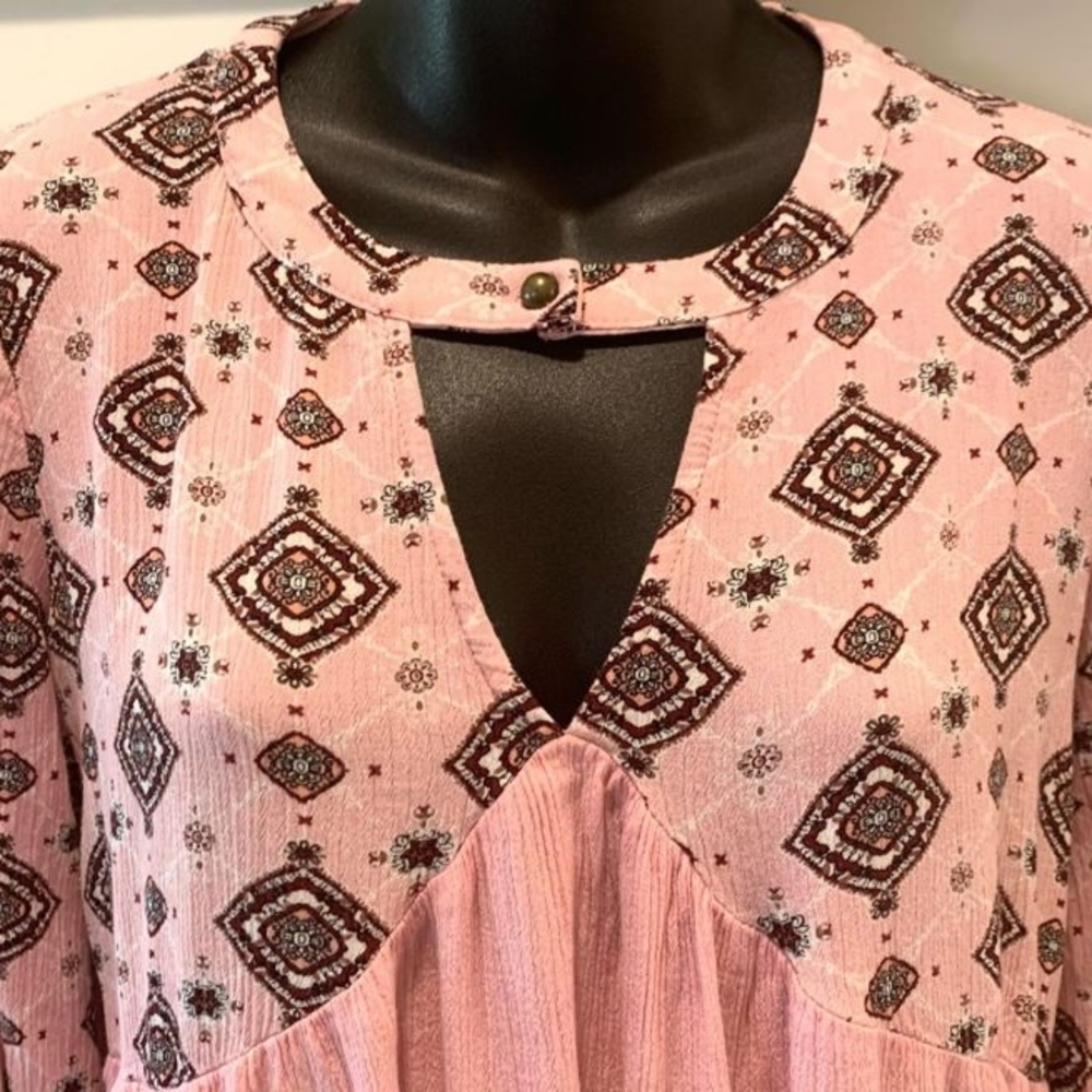 Adam Levine 100% Rayon Blouse Keyhole Neckline Flaire Sleeve Size S Bohemian